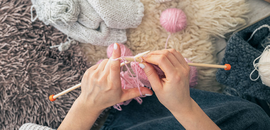 Empoderando a las mujeres a través del arte del tricotado y el crochet