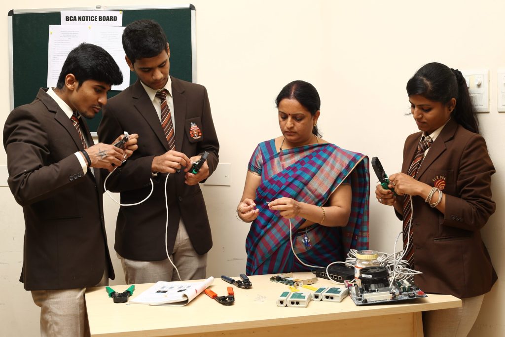 24*7 Computer Labs with Internet Facility - KLE BCA College