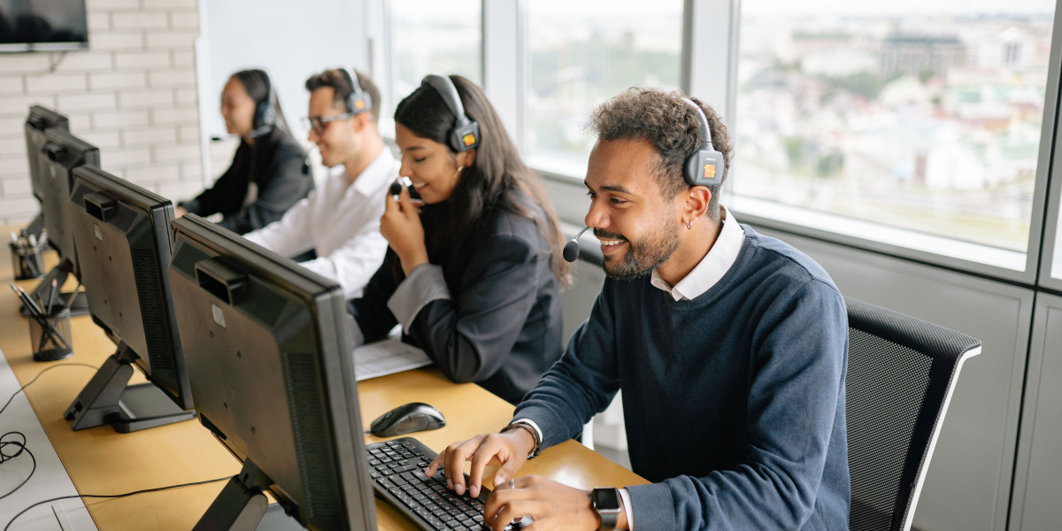 Why Retailers Are Combining AI With Human Agents in Modern Contact Centers