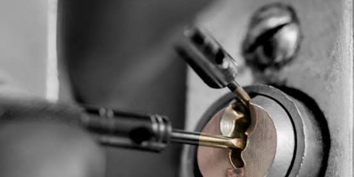 Emergency Locksmith: What to Do When You Cannot Secure Your Door